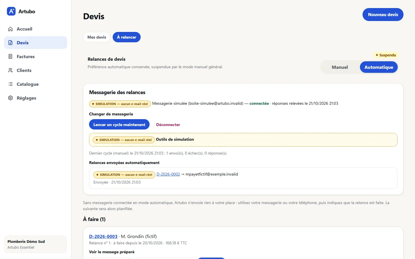 Écran des relances : une relance envoyée par la messagerie simulée, clairement signalée, et une relance à faire en mode Manuel.